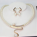 Elegante conjunto de pendientes y collar de perlas naturales